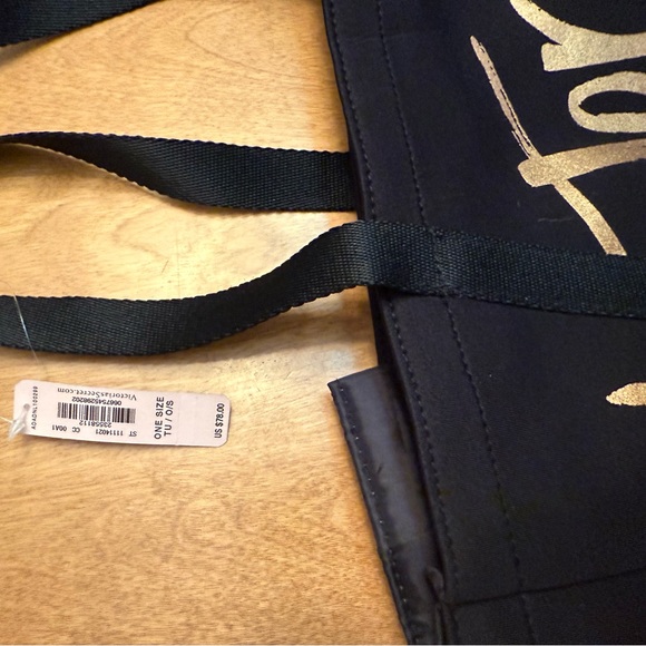 2 Brand new Victoria secret bags - Picture 2 of 11